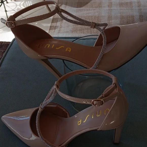 NWOT.Evening or dinner shoe size 9.5.Sand Patten leather.UNISA - Picture 2 of 7